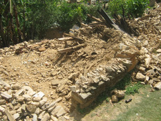 zerstörtes Gebäude in Chautara
